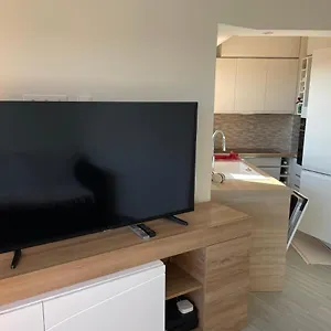 Appartement Appt T2 Refait A Neuf - Vue Dans Avec Piscine